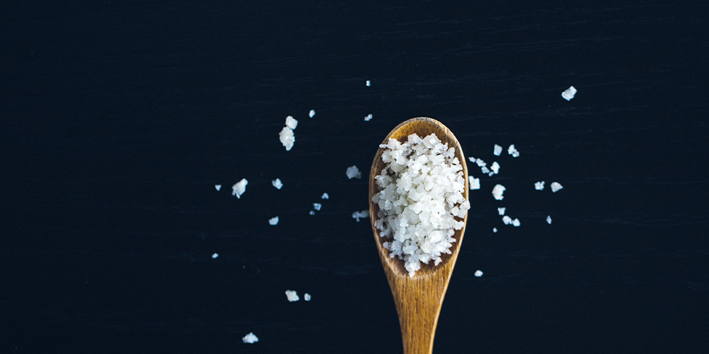 PepsiCo Seeking: improved salt dissolution using dispersed salt to cause sodium reduction-Image of Salt in a wooden spoon